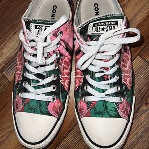 Pre-loved lotus flower size 11 Converse! Excellent condition.